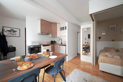 TV and multimedia, Kitchen or kitchenette, Living room, Bedroom, stove