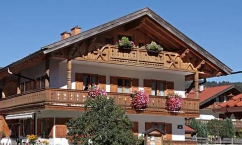 Property building, Day, Balcony/Terrace