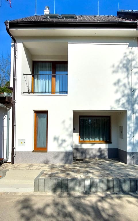 Property building, View (from property/room), Balcony/Terrace
