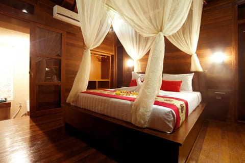 Photo of the whole room, Bedroom, Garden view