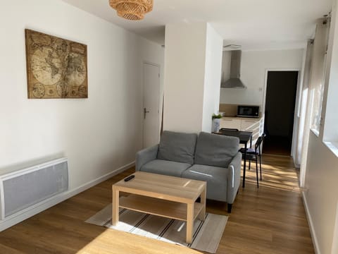 TV and multimedia, Living room, Seating area, Dining area, internet
