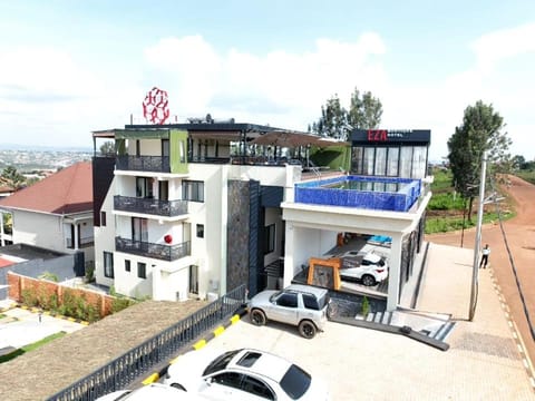 Property building, Restaurant/places to eat, Balcony/Terrace, Swimming pool