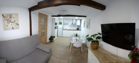 TV and multimedia, Kitchen or kitchenette, Living room, Dining area