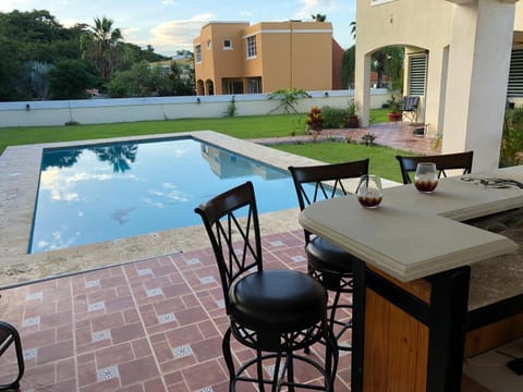Lounge or bar, Pool view