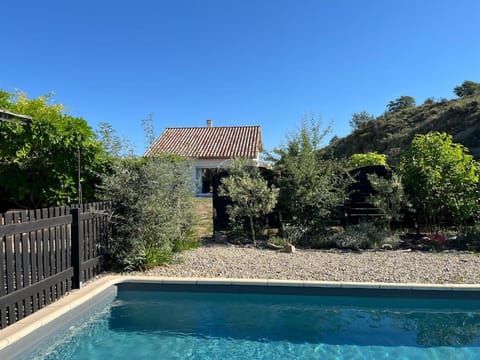 Property building, Garden, Swimming pool
