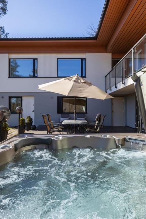 Patio, Garden, Hot Tub, Hot Tub