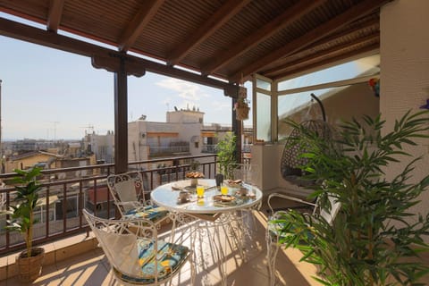 Property building, Balcony/Terrace, Balcony/Terrace