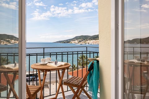 View (from property/room), Balcony/Terrace, Seating area, Sea view