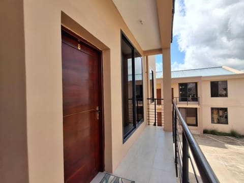 Property building, Day, Balcony/Terrace