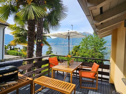 Balcony/Terrace, Seating area, Lake view
