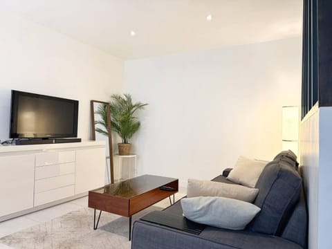 Communal lounge/ TV room, TV and multimedia, Living room