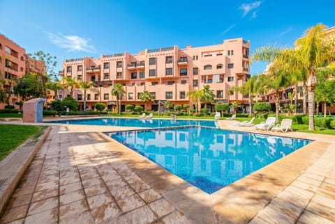 Property building, Spring, Day, Natural landscape, Garden, Garden view, Pool view, Swimming pool, sunbed