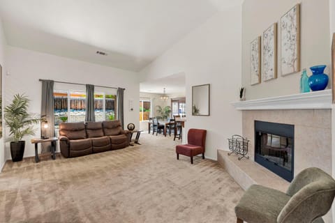 Living room, Seating area