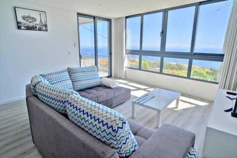 Natural landscape, View (from property/room), Balcony/Terrace, Living room, Seating area, Sea view