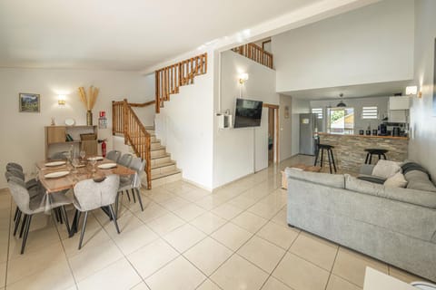 Living room, Dining area