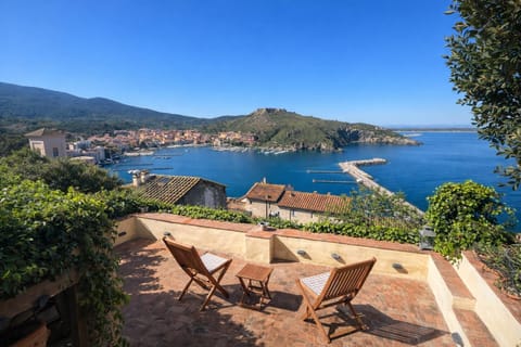 Day, Natural landscape, Dining area, Mountain view, Sea view
