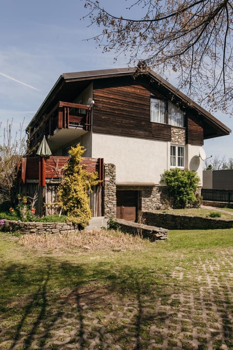 Property building, Spring, Day, Garden, Garden view
