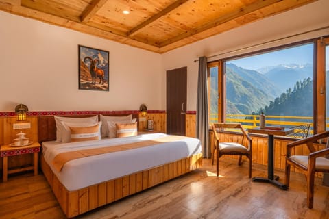 Bed, Natural landscape, Living room, Photo of the whole room, Seating area, Dining area, Bedroom, Mountain view
