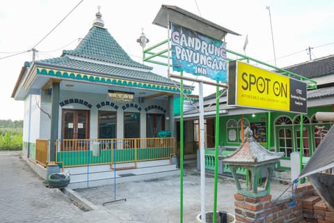 Facade/entrance