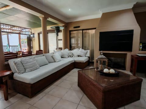 Communal lounge/ TV room