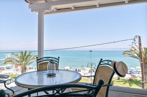 Patio, Day, Natural landscape, View (from property/room), Balcony/Terrace, Living room, Seating area, Dining area, Beach, Sea view