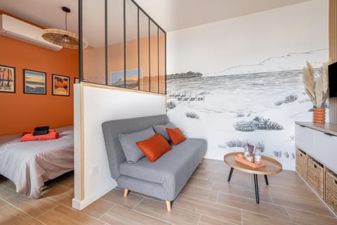 Bed, Living room, Bedroom, air conditioner