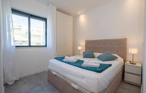 Bed, Photo of the whole room, towels