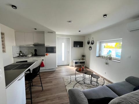 Kitchen or kitchenette, Living room, Seating area