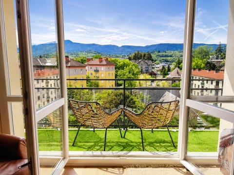 Balcony/Terrace, Mountain view
