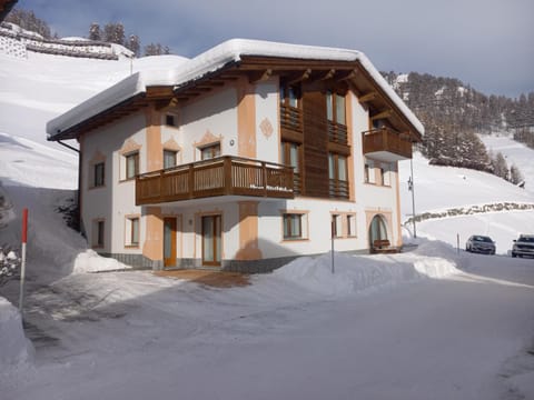 Chasa Larets Apartment in Canton of Grisons