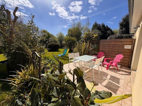 Patio, sunbed