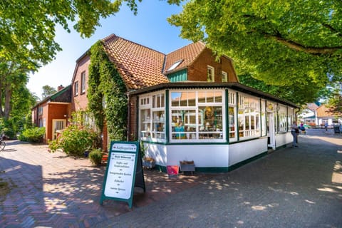 Property building, Street view, Location