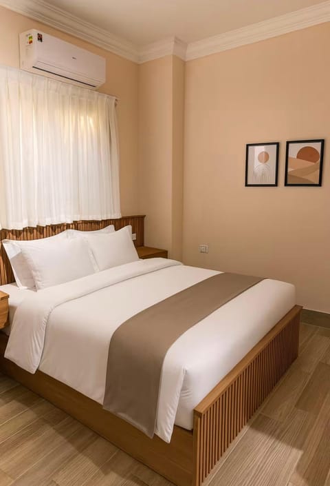 Bed, Photo of the whole room, Bedroom, air conditioner