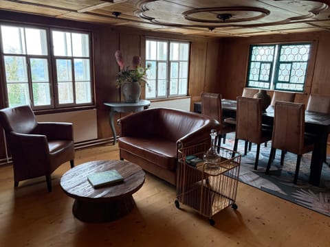 Communal lounge/ TV room, Living room, Seating area
