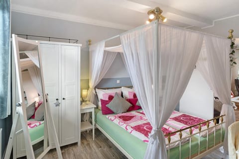 Living room, Bedroom