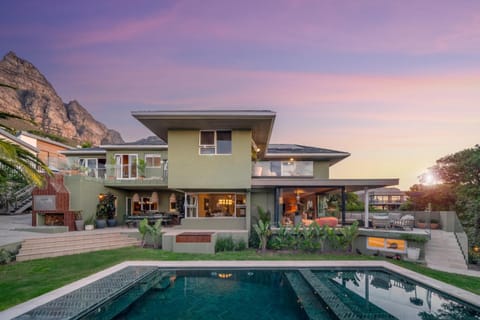 Property building, Balcony/Terrace, Mountain view, Swimming pool