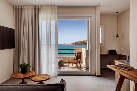 Natural landscape, TV and multimedia, View (from property/room), Balcony/Terrace, Living room, Seating area, Sea view