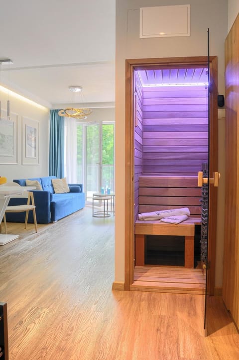 Living room, Photo of the whole room, Seating area, Bedroom, towels