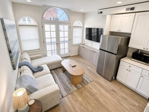 Kitchen or kitchenette, Living room, Photo of the whole room, Seating area, Dining area