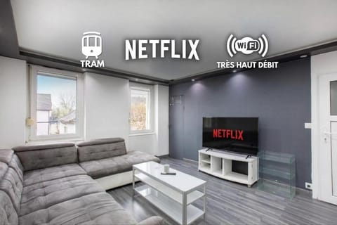 Communal lounge/ TV room, TV and multimedia, Living room, Seating area