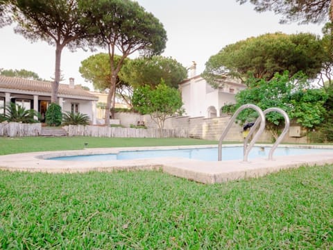Property building, Garden view, Pool view, Swimming pool