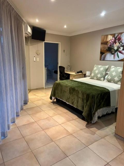 Bed, Bedroom, air conditioner