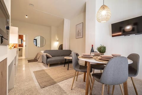 TV and multimedia, Kitchen or kitchenette, Living room, Seating area