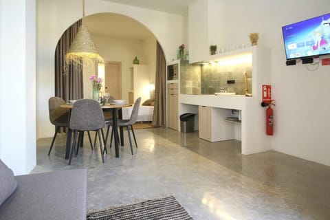 TV and multimedia, Kitchen or kitchenette, Living room, Dining area