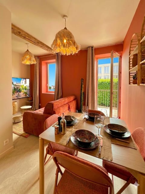 Living room, Dining area