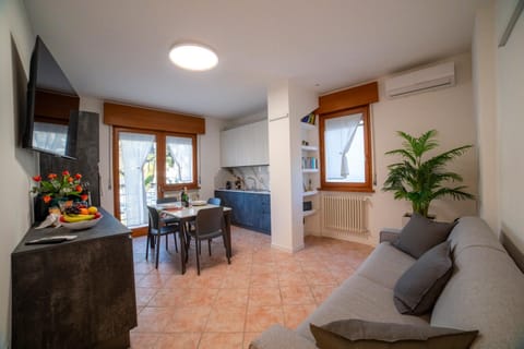 TV and multimedia, Kitchen or kitchenette, Living room, Seating area, Dining area, dishwasher, internet, microwave, kitchen