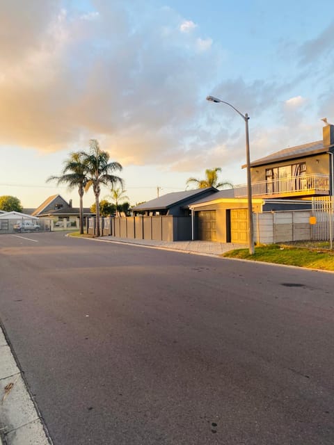 Property building, Day, Neighbourhood, Street view, Sunrise, Sunset