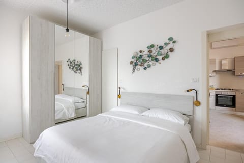 Bedroom, wardrobe