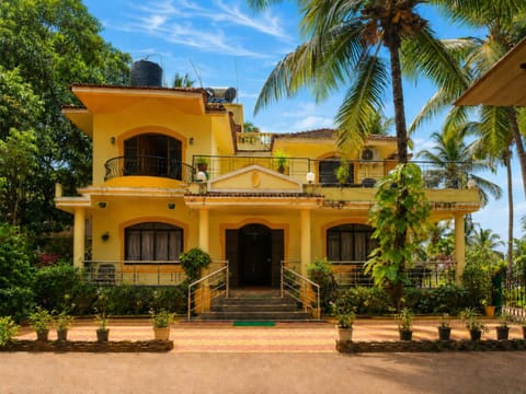Property building, Facade/entrance, Day, Garden, Garden view