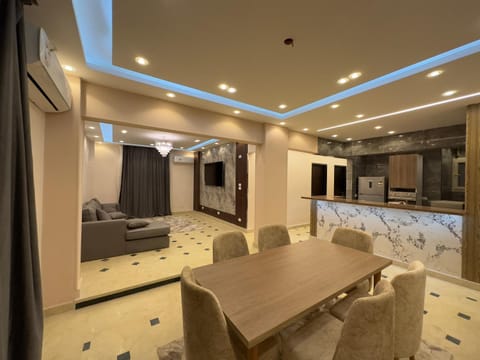 TV and multimedia, Kitchen or kitchenette, Living room, Seating area